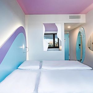 Design Zimmer mit Kingsize-Bett